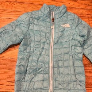 Light weight girls size (5) aqua blue jacket , great condition north face